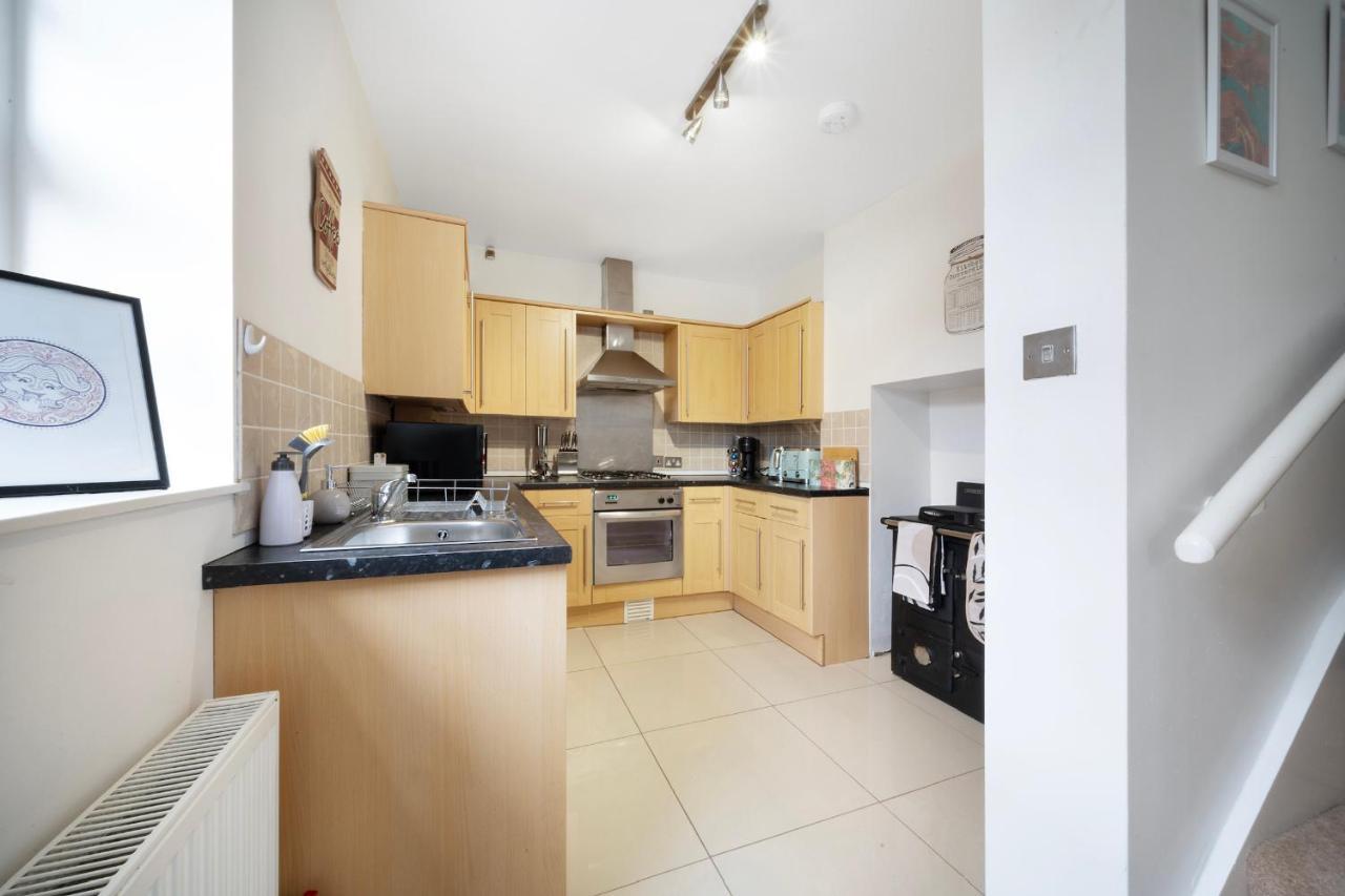 1 Bed House, Free Parking, 15 Minutes From Cheltenham Races Gloucester Exterior foto